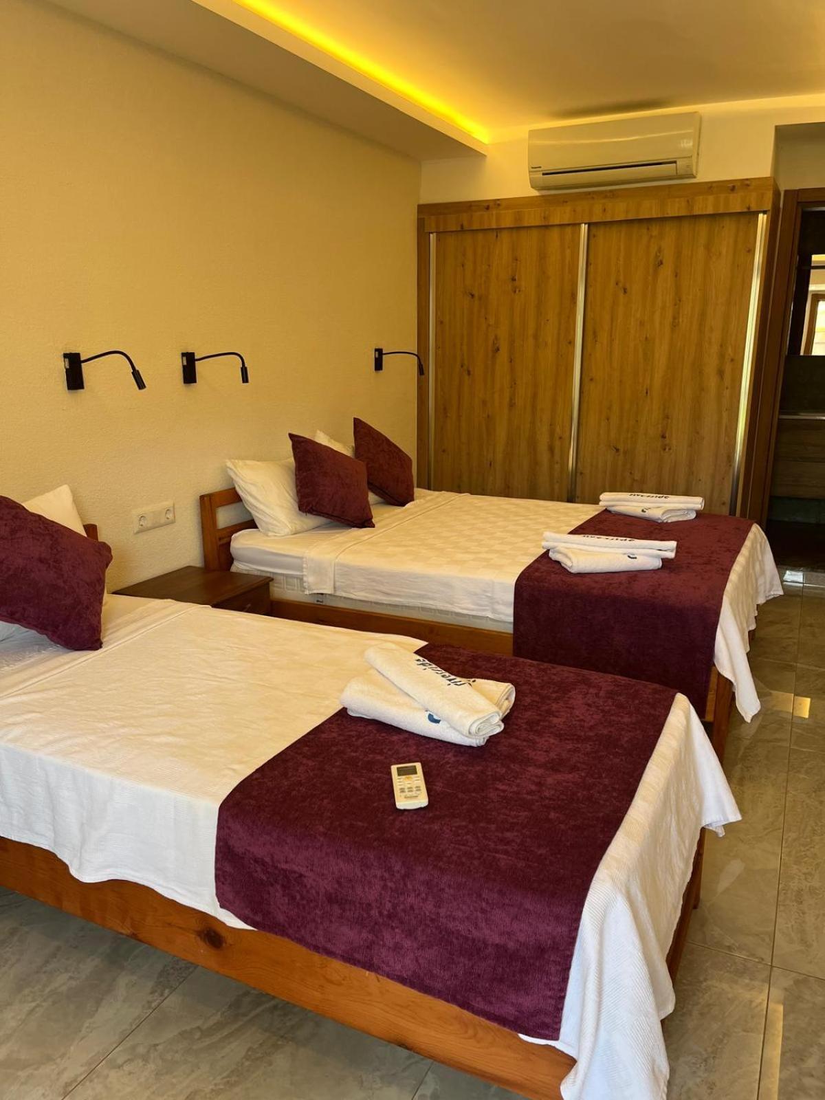 Hotel Riverside Далян Екстериор снимка