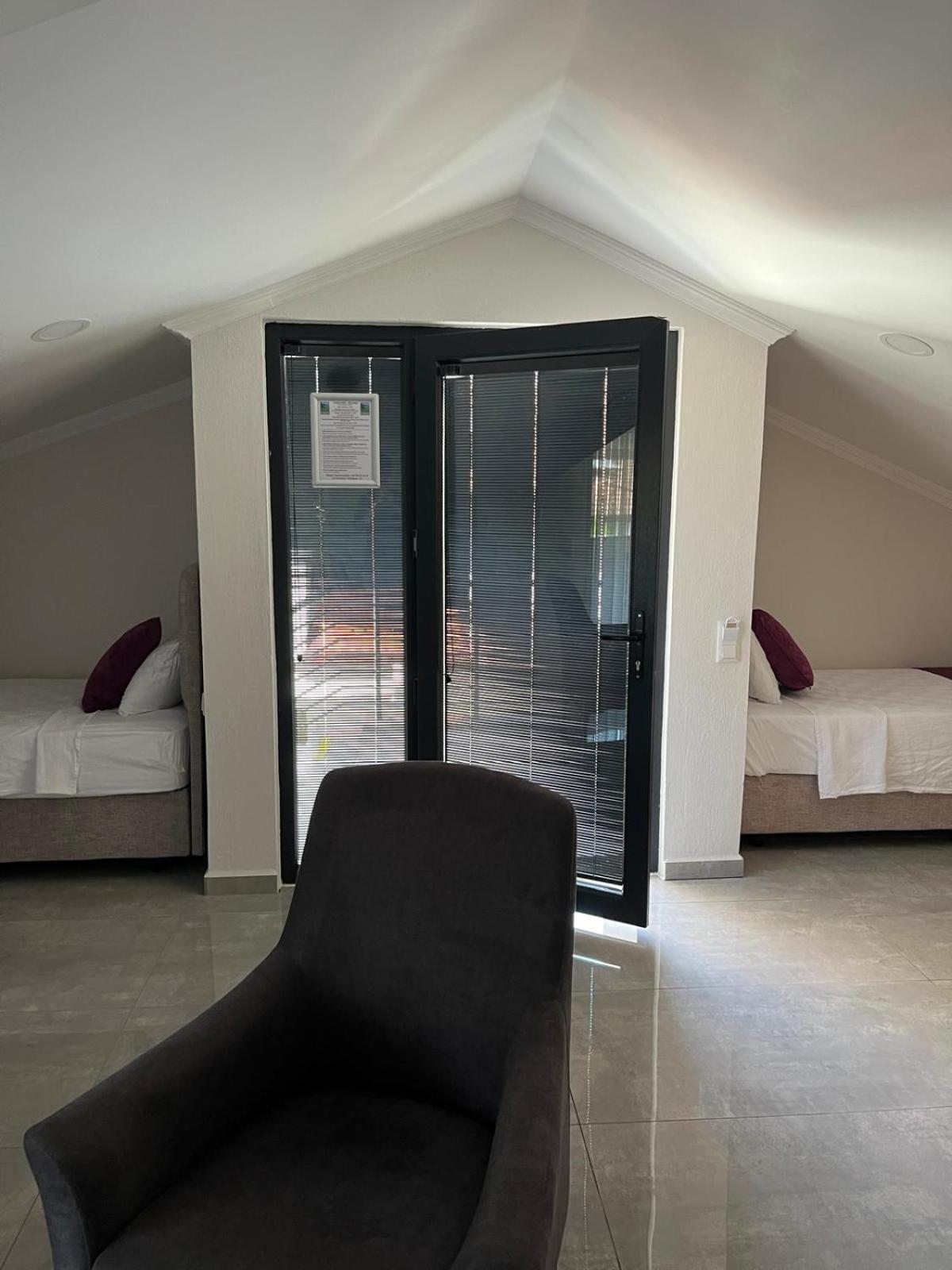 Hotel Riverside Далян Екстериор снимка