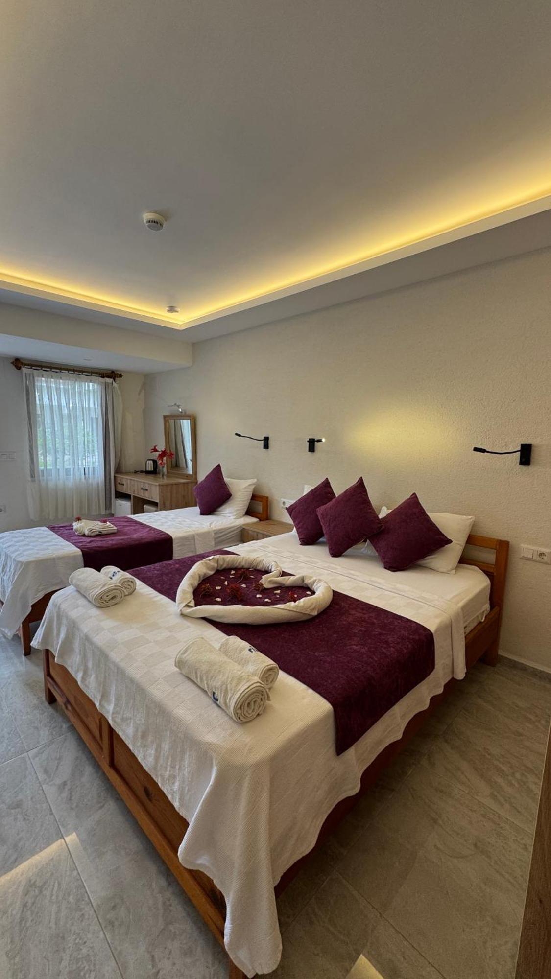 Hotel Riverside Далян Екстериор снимка