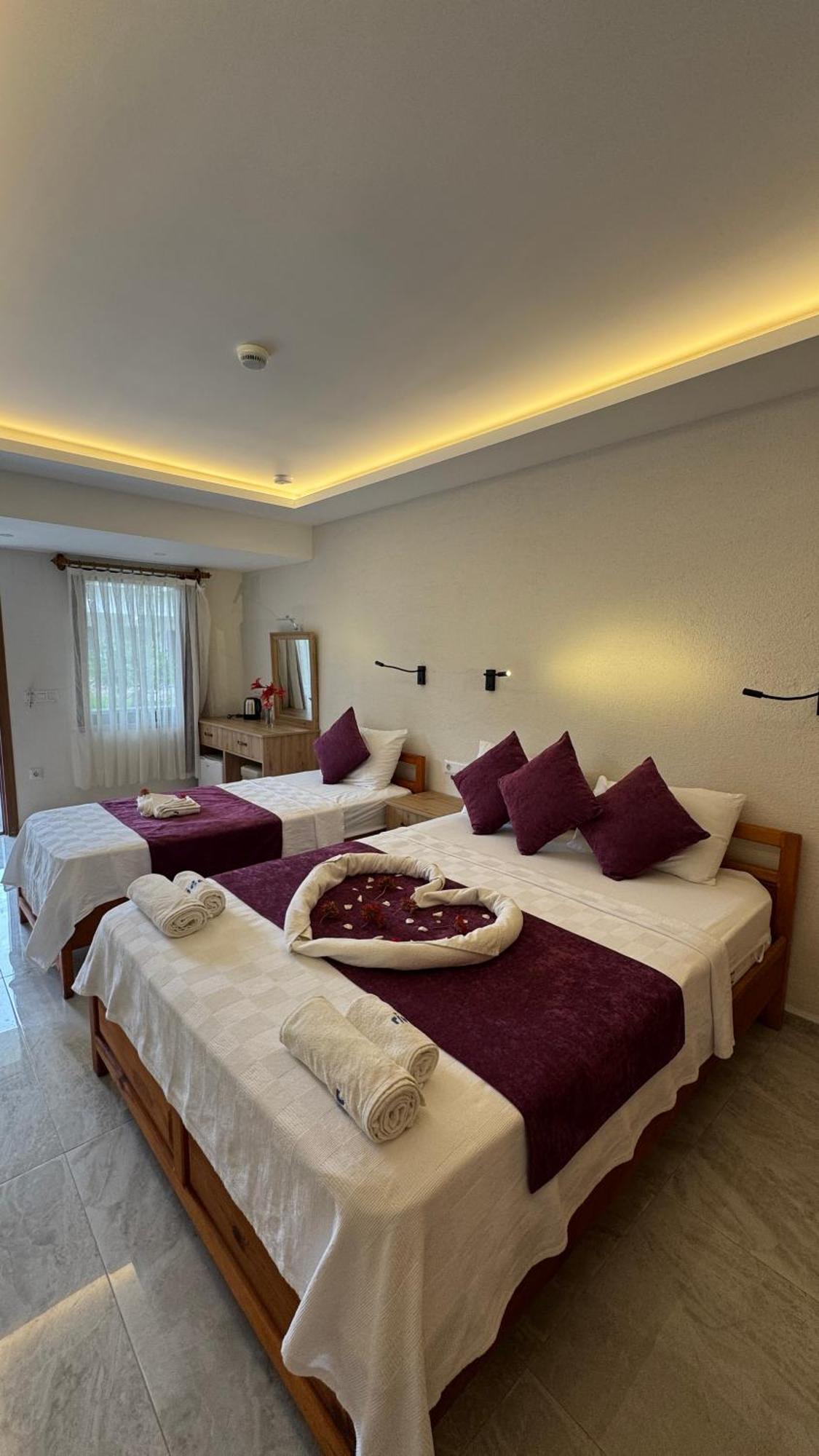 Hotel Riverside Далян Екстериор снимка