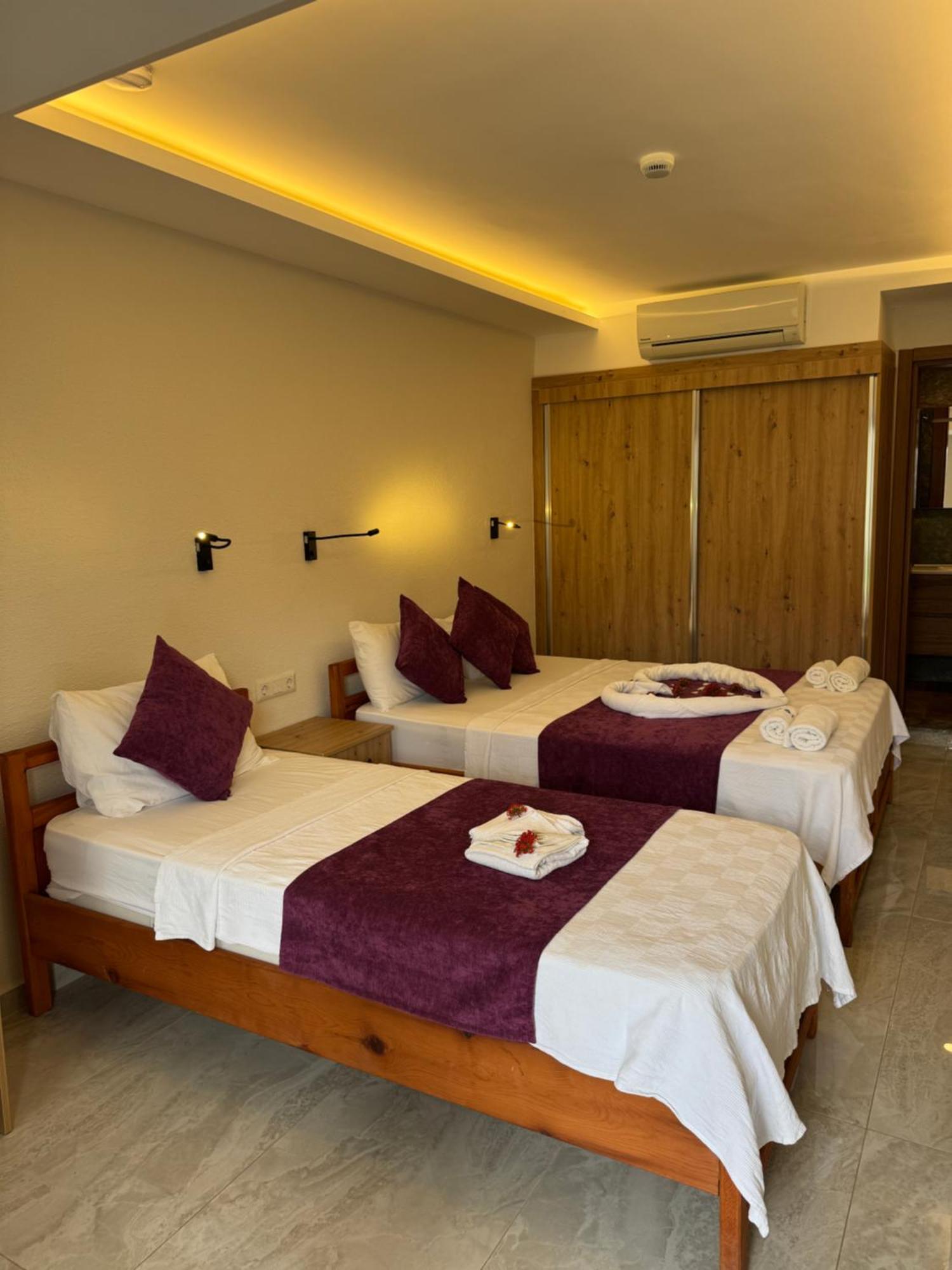 Hotel Riverside Далян Екстериор снимка