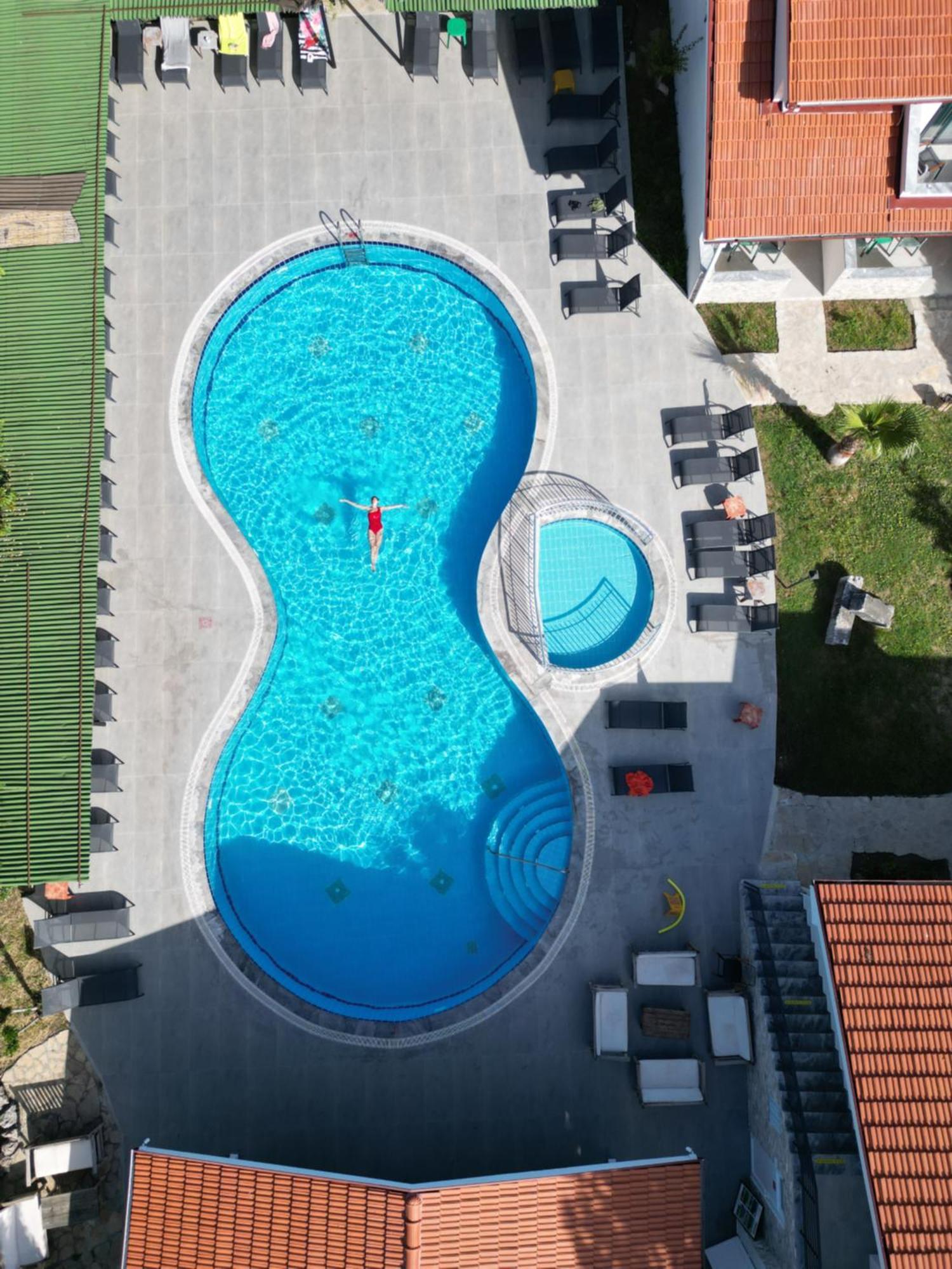 Hotel Riverside Далян Екстериор снимка