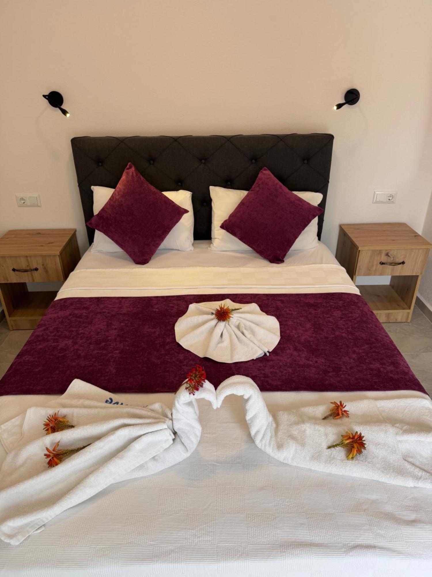 Hotel Riverside Далян Екстериор снимка